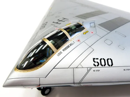 Modelcollect-UA48001-USN-A-12-Avenger-II (7).jpg