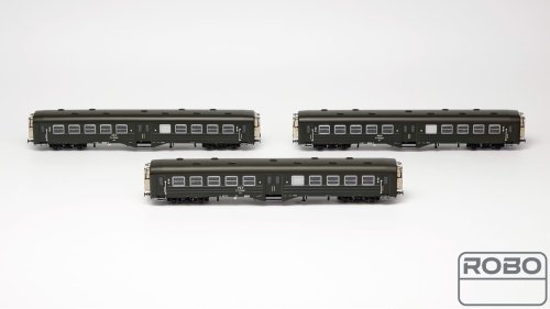 Go to product Robo 302021 H0 - Set of 3 type 101A passenger cars, 2 kl, PKP, Jarocin, ep.V, with lighting