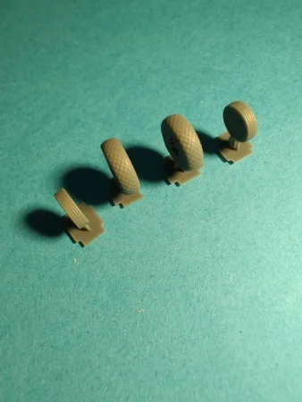 f7f-tigercat-wheels-set (2).jpg