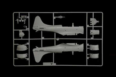 italeri-2841-dauntless (6).jpg
