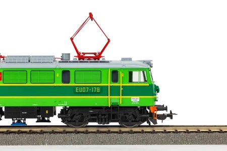 piko-96358-Lokomotywa-elektryczna-EU07-PKP-02.jpg
