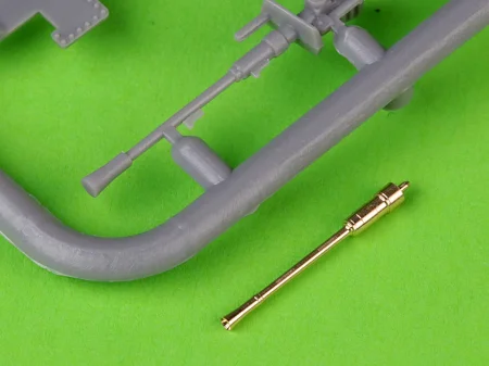 GM-72-048_05.jpg