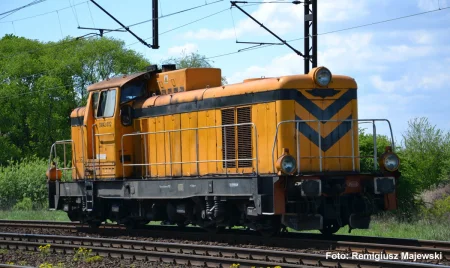 piko-59278-H0-lokomotywa-spalinowa-SM42-PNI-VI.jpg