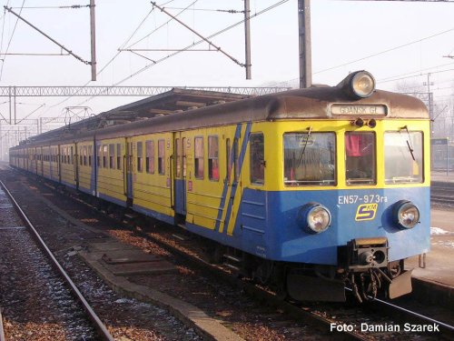 Go to product Pre-order Piko 51466 H0 - EN57 electric multiple unit, PKP SKM, ep.V