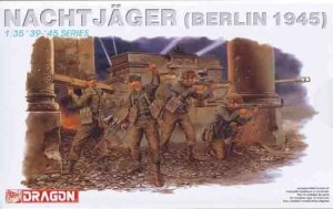 DRAGON 6089 - 1:35 Nachtjager ( Berlin 1945 )