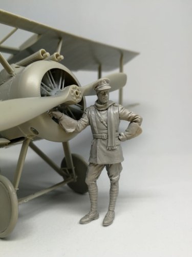 Go to product COPPER STATE MODELS CSM F32041 - 1:32 Standing RFC airman