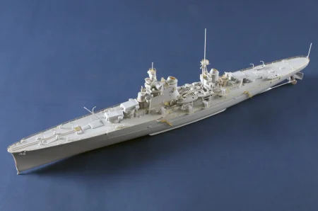 Trumpeter-05381-Italian-Heavy-Cruiser-Pola (5).jpg