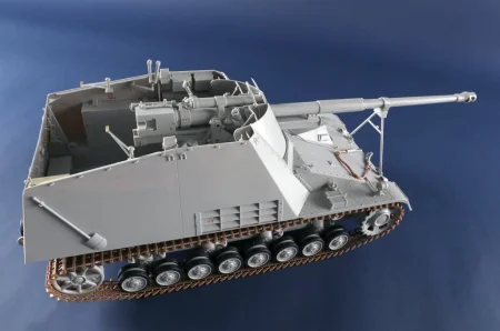 Trumpeter-00954-Nashorn (2).jpg