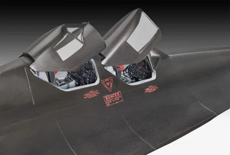 Revell-03751-Lockheed-SR-71-B-Blackbird (4).jpg