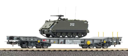Piko 96280 H0 - Wagon platforma typu Slmmnps z transporterem M113, SBB-CFF, ep.V