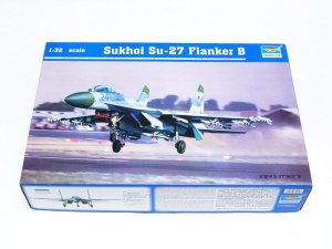 TRUMPETER 02224 - 1:32 Su-27 Flanker-B