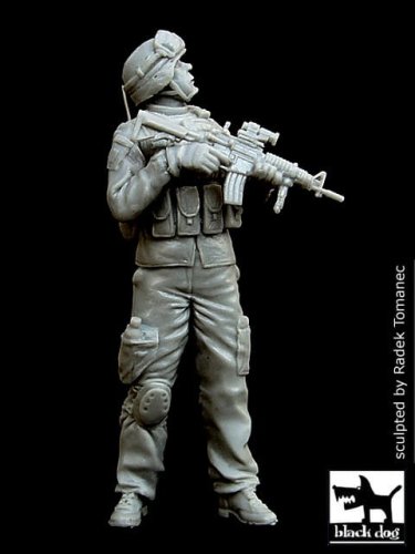 Go to product BLACK DOG F35008 - 1:35 US soldier patrol in Iraq