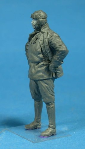 Go to product COPPER STATE MODELS CSM F32035 - 1:32 German Naval Pilot