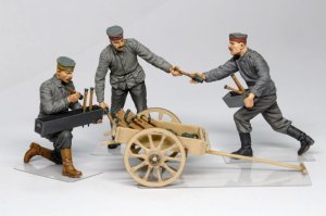 COPPER STATE MODELS CSM F32006 - 1:32 German aerodrome personnel ordnance team with cart