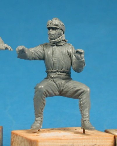 Go to product COPPER STATE MODELS CSM F32011 - 1:32 Gotha Bomber German Crew Member N.3