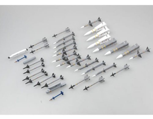 Go to product TRUMPETER 03303 - 1:32 US aircraft weapon Air-to-Air MissiIe