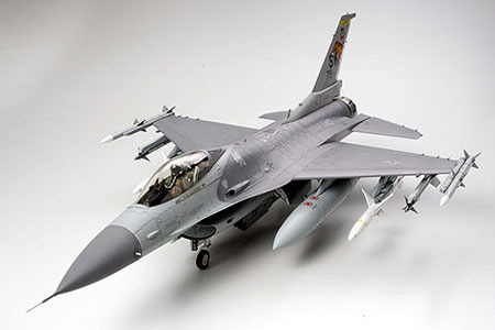 Go to product TAMIYA 60315 - 1:32 F-16 CJ Fighting Falcon