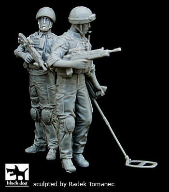 Go to product BLACK DOG F35035 - 1:35 British minesweeper team in Afghanistan