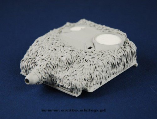 Go to product PANZERART 35210 - 1:35 StuG III G Upper hull & barrel with captured Hessian Tape