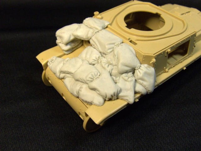 Go to product PANZERART 35083 - 1:35 Sand Armor for Fiat 13/40