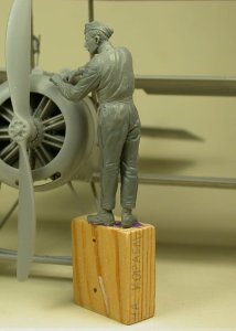COPPER STATE MODELS CSM F32025 - 1:32 RFC Air Mechanic repairing