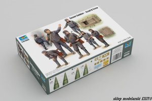 TRUMPETER 00434 - 1:35 Soviet Soldier - Scud B Crew