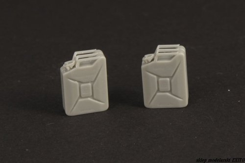 Go to product PANZERART 35301 - 1:35 WWII German 20l Canisters Late Pattern (12 szt)