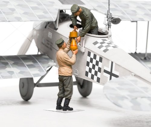 Go to product COPPER STATE MODELS CSM F32005 - 1:32 German aerodrome personnel bomb loading