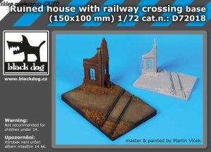 BLACK DOG D72018 - 1:72 Ruined house with railway crossing base (150 x 100 mm)