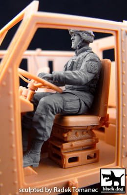 Go to product BLACK DOG F35052 - 1:35 US soldier driver M1070 Truck tractor