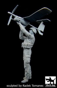 BLACK DOG F35045 - 1:35 German soldier (EMT Aladin) in Afghanistan