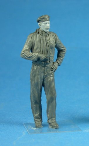 Go to product COPPER STATE MODELS CSM F32037 - 1:32 German Naval Ground crewman with wrench