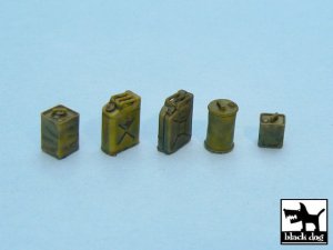 BLACK DOG T48017 - 1:48 Fuel Cans accessories set