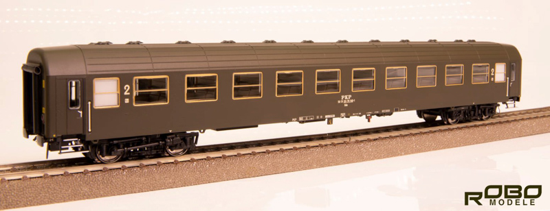 passenger car pkp robo in scale 1/87