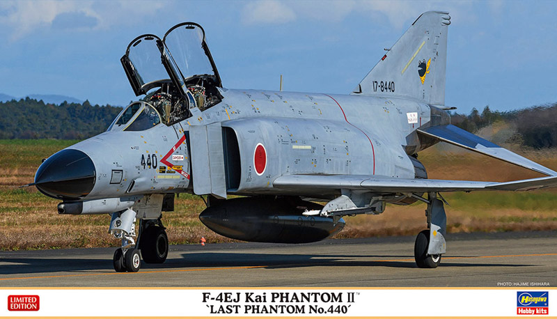 aircraft model kit f-4 in scale 1/72