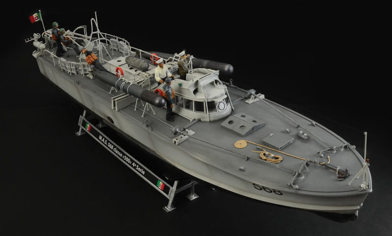 ITALERI-5626 M.A.S. 563 568 with crew (2).jpeg