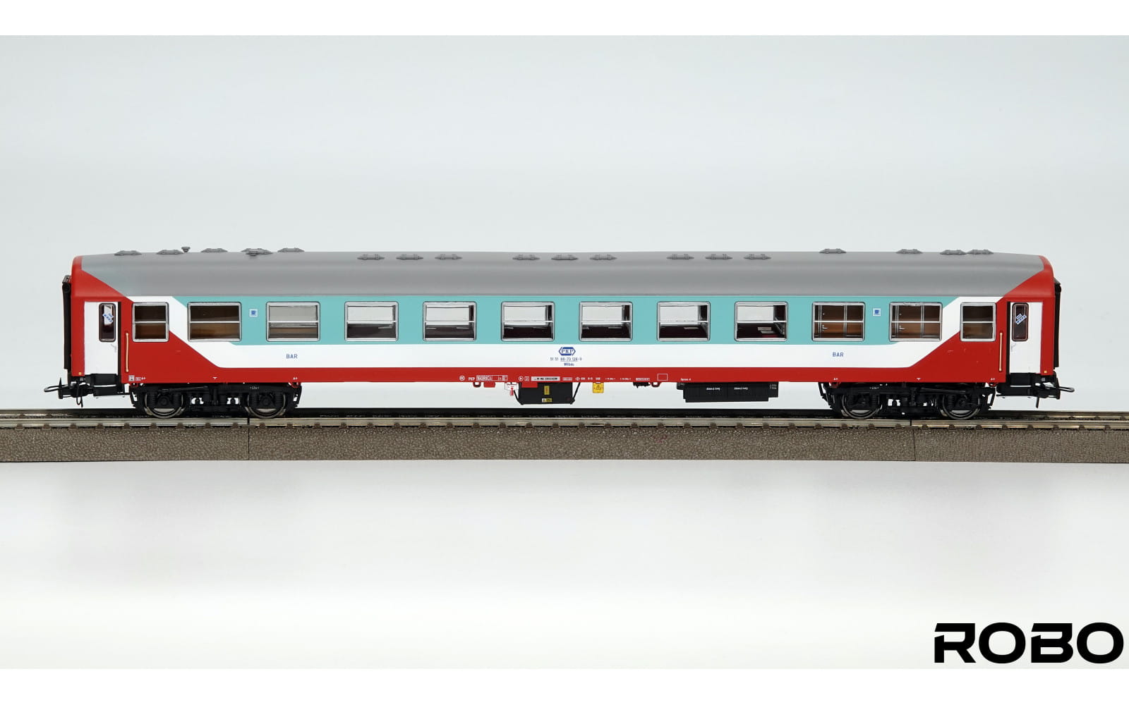 robo-260710-wagon-bar-113a-papuga.jpg