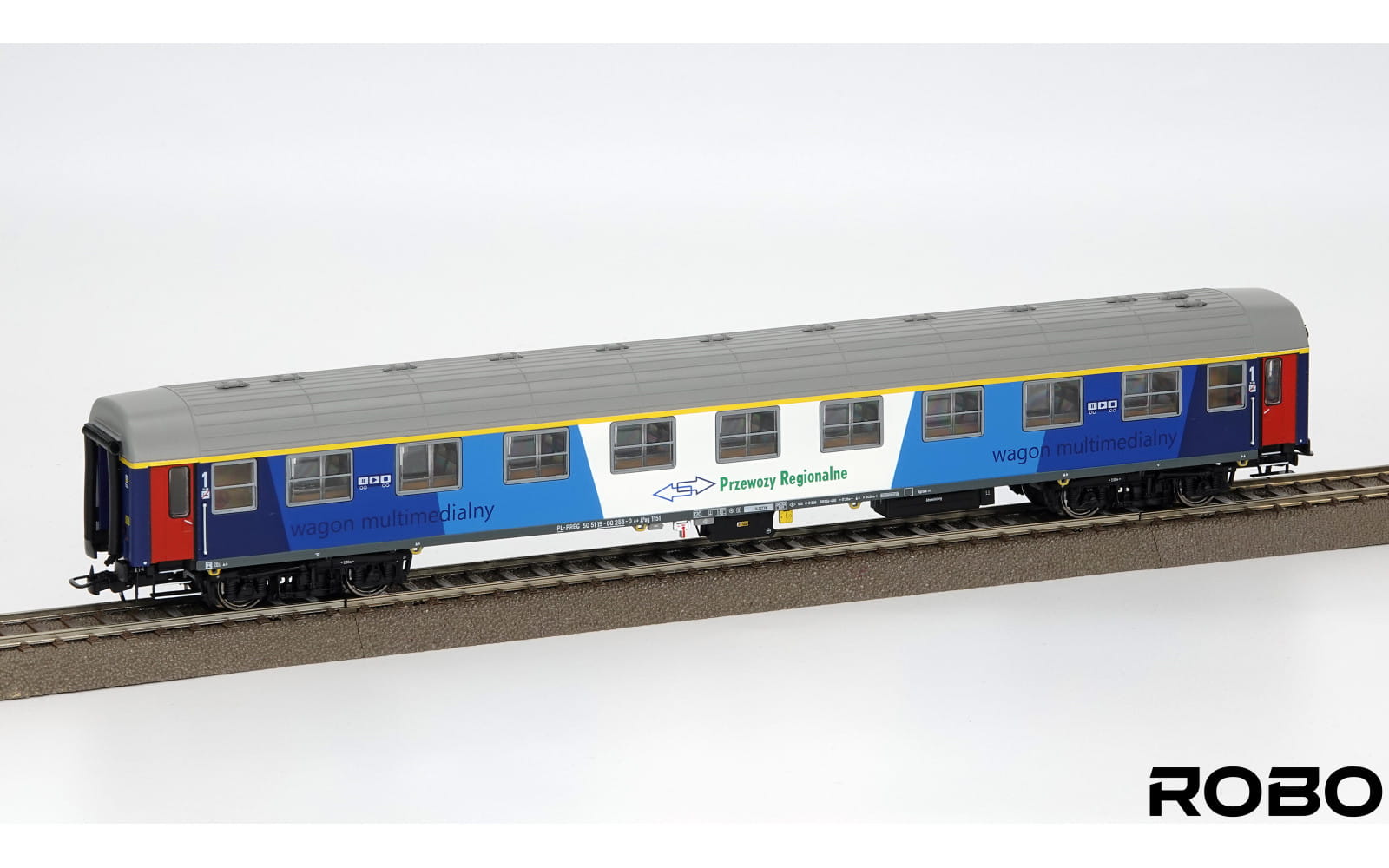 robo-212830-wagon-osobowy-przewozy-regionalne-2-kl-stacja-olsztyn-wagon-multimedialny-1.jpg