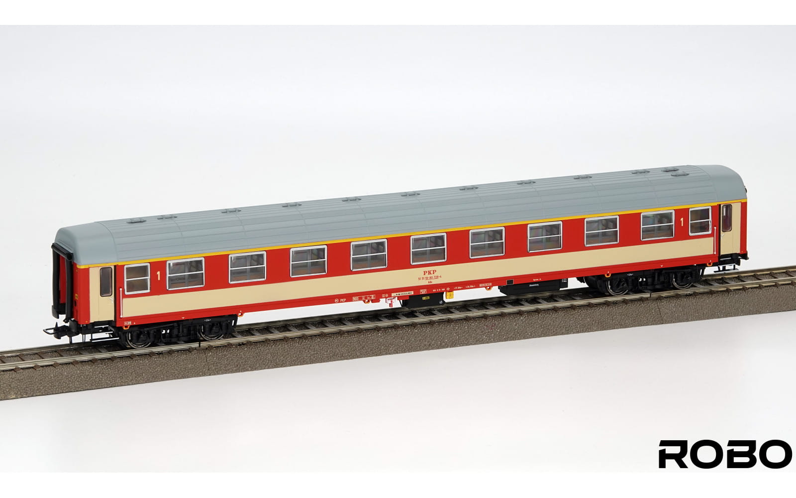 robo-211130-wagon-1kl-112ag-z-ryflowanym-dachem-1.jpg