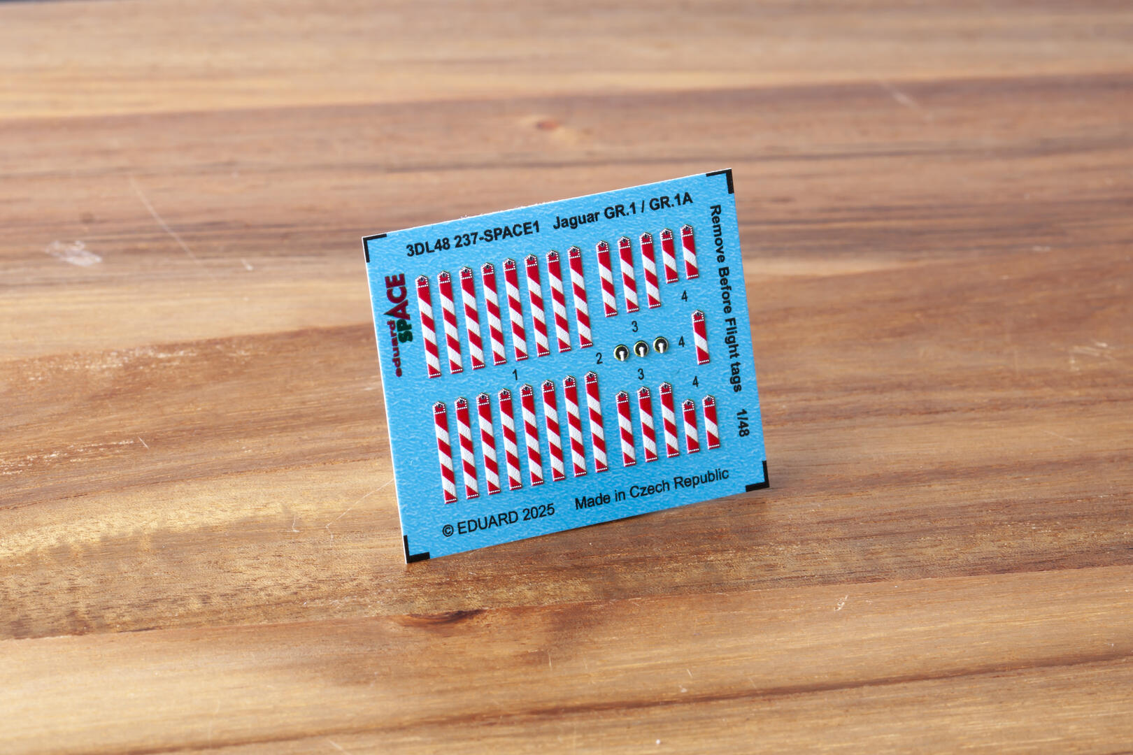 3dl48237_00.jpg
