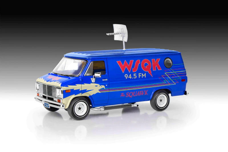 Revell-67732-Stranger-Things-GMC-WSQK-Squawk-Van (3).jpg